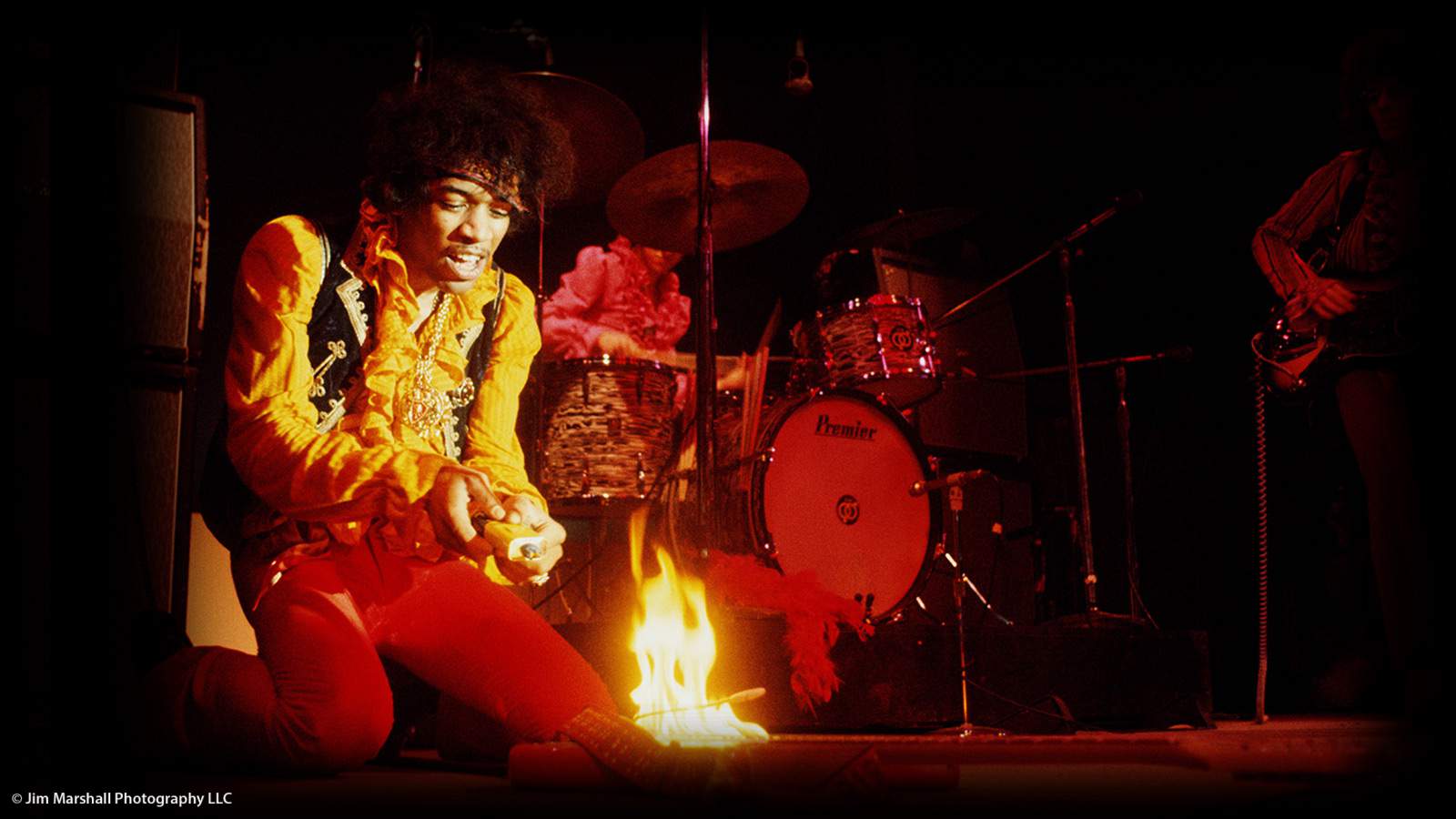 Jimi Hendrix burning his Strat